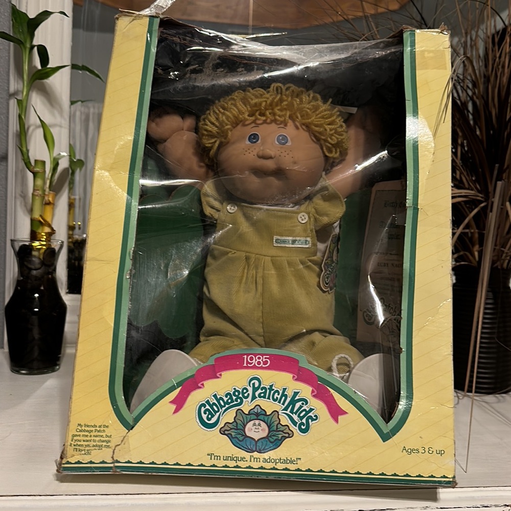 Coleco 1985 Girl Cabbage Patch Doll Ruby Naomi